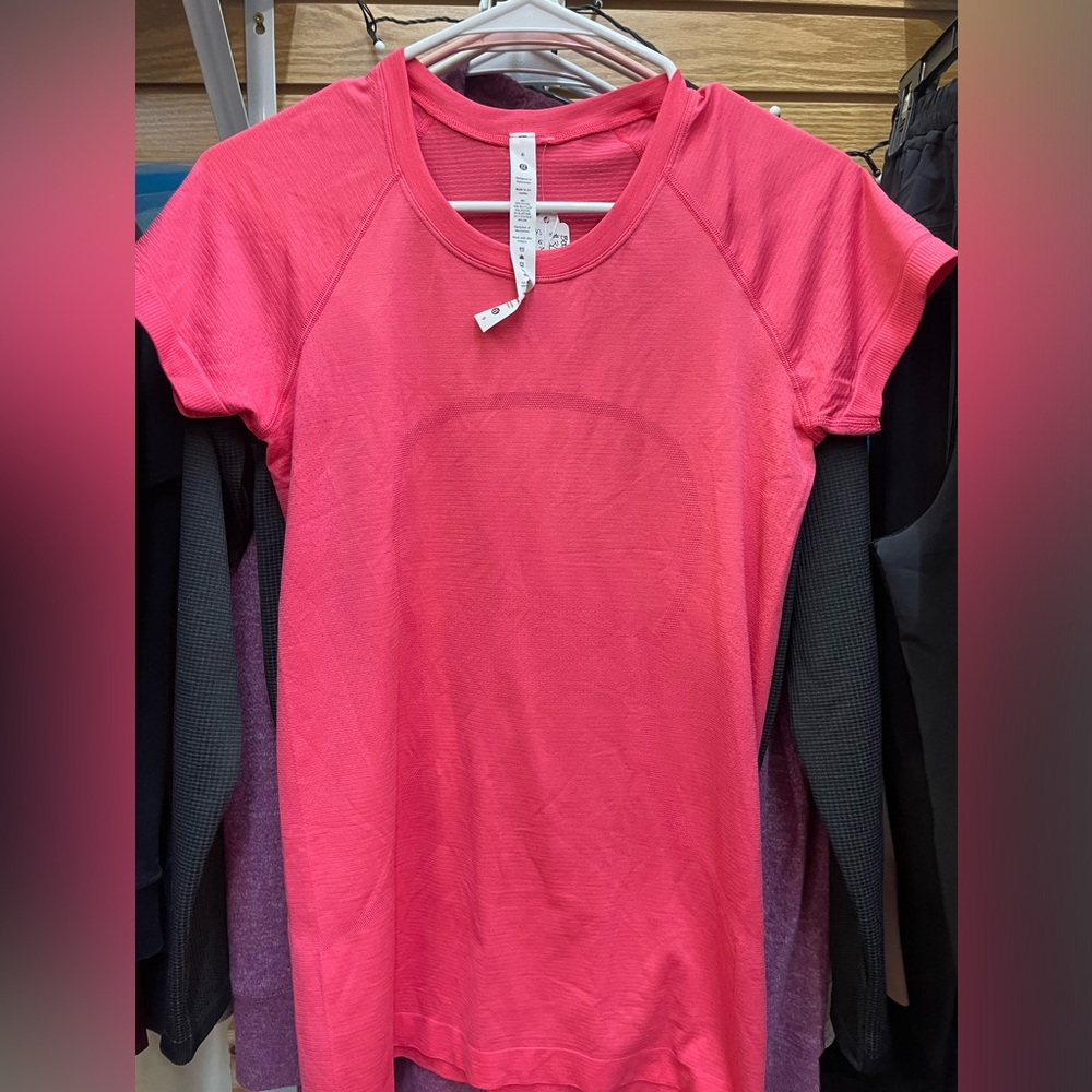 Lululemon size 6 short sleeve Top